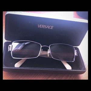 WOMAN’S VERSACE SUNGLASSES